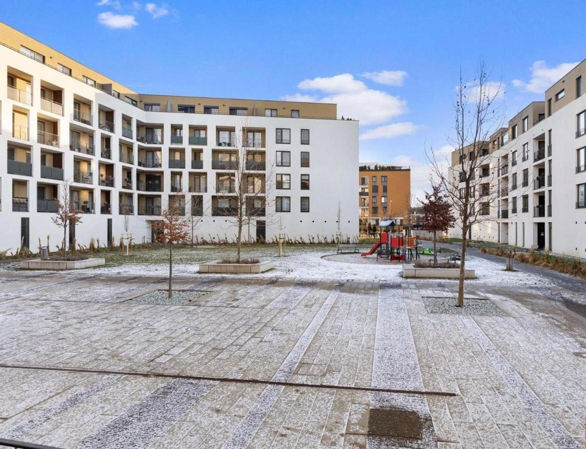 Sunflower - Modern Large Charming Apartment With Balcony Pozsony Kültér fotó