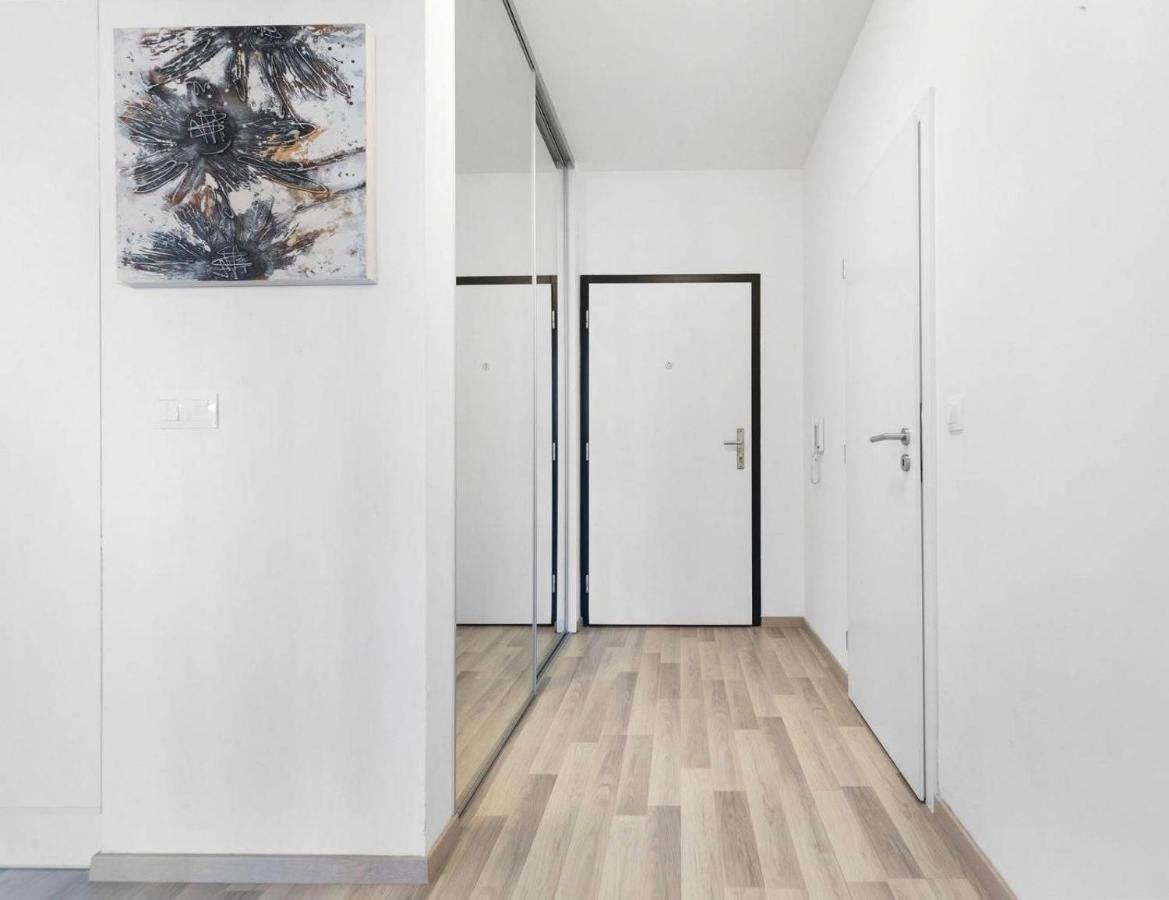 Sunflower - Modern Large Charming Apartment With Balcony Pozsony Kültér fotó