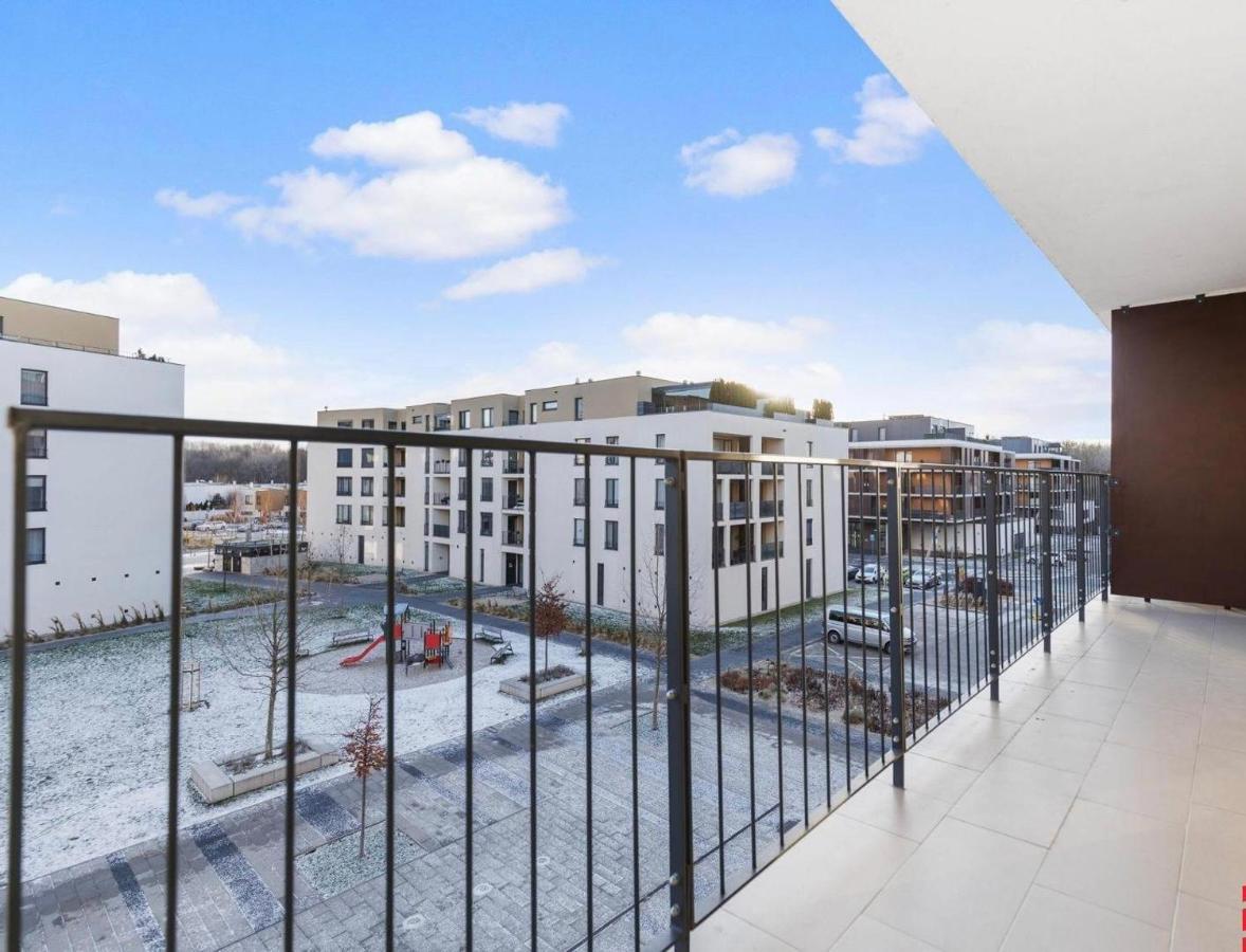 Sunflower - Modern Large Charming Apartment With Balcony Pozsony Kültér fotó
