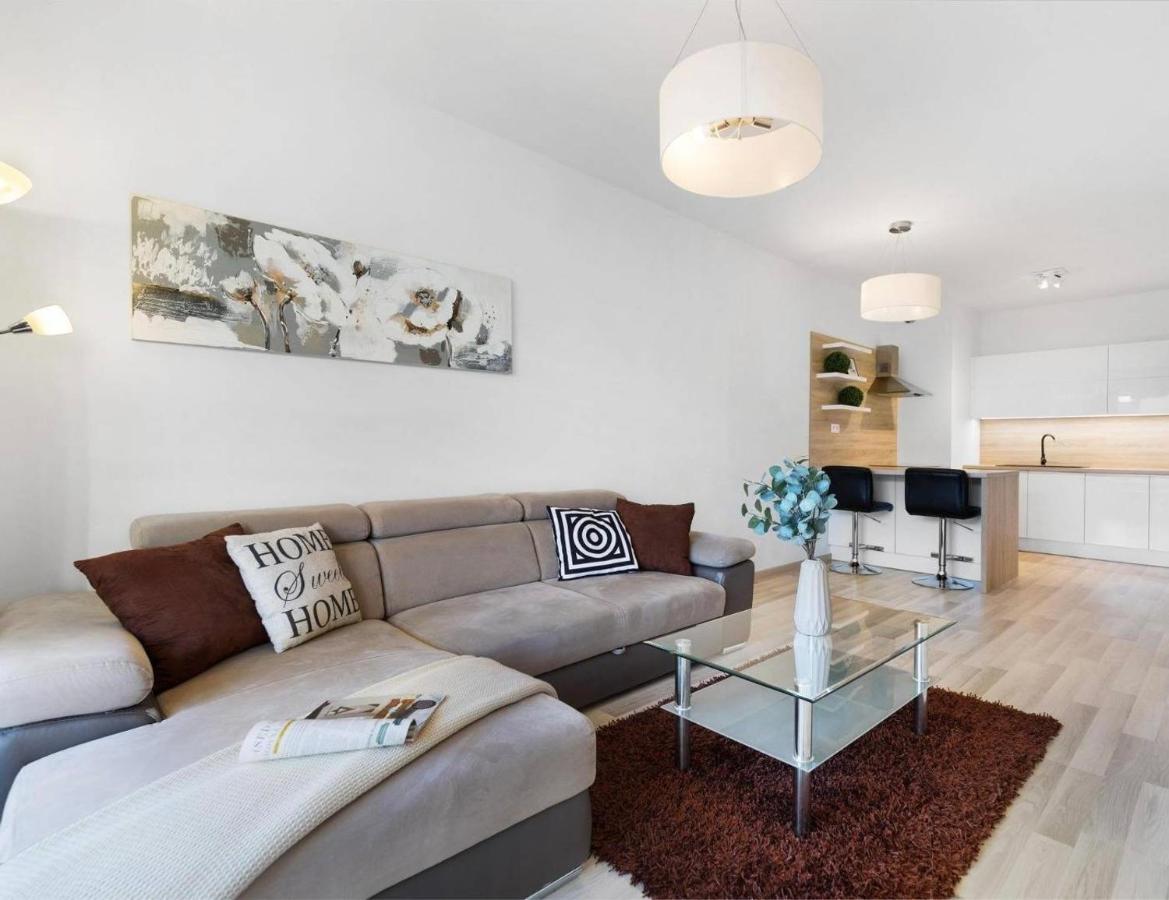 Sunflower - Modern Large Charming Apartment With Balcony Pozsony Kültér fotó